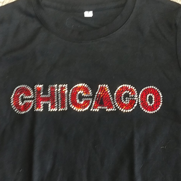 LAS VEGAS (XL) & CHICAGO (M) Women's Tops - Picture 6 of 7